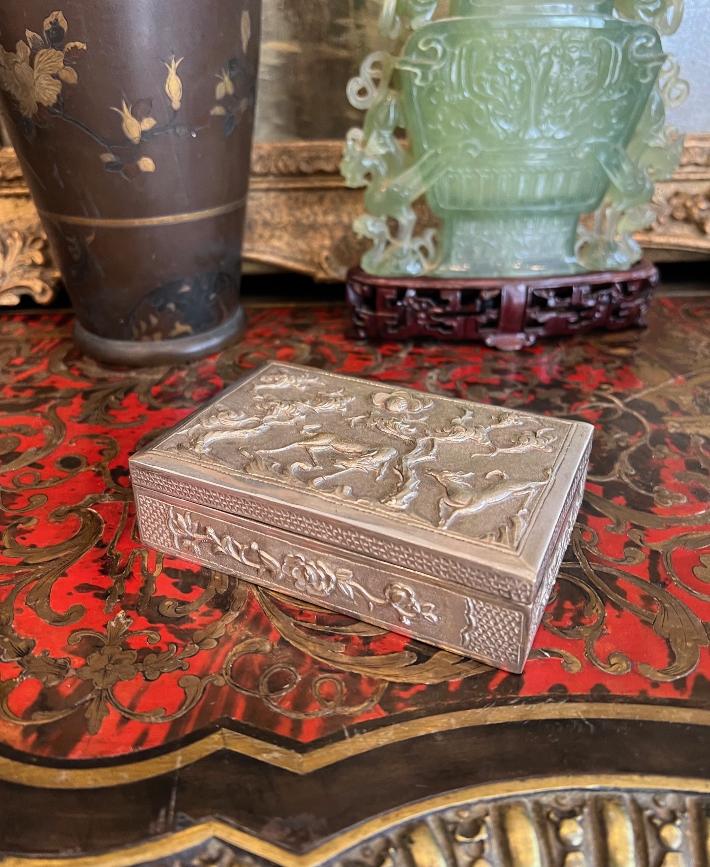 A 19TH CENTURY CHINESE EXPORT SILVER TABLE SNUFF BOX