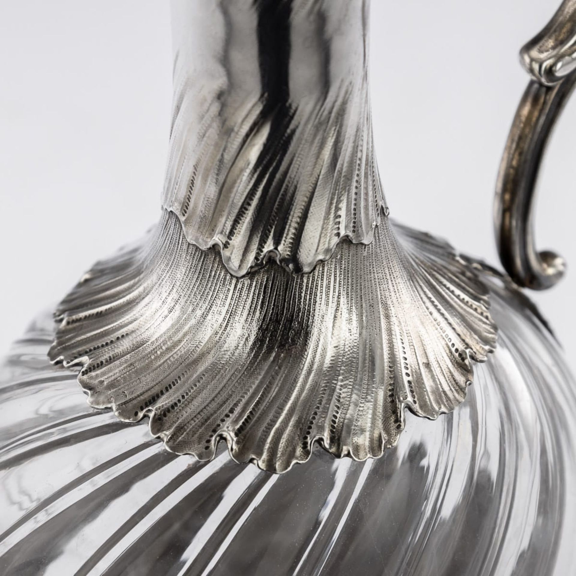 MAISON ODIOT: A PAIR OF 19TH CENTURY SILVER AND GLASS CLARET JUGS CIRCA 1890 - Image 13 of 16