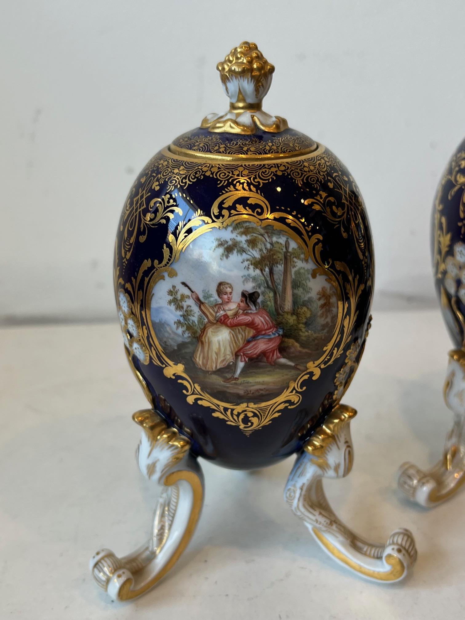MEISSEN: A PAIR OF LATE 19TH / EARLY 20TH CENTURY PORCELAIN EGG SHAPED TEA CADDIES - Image 8 of 16