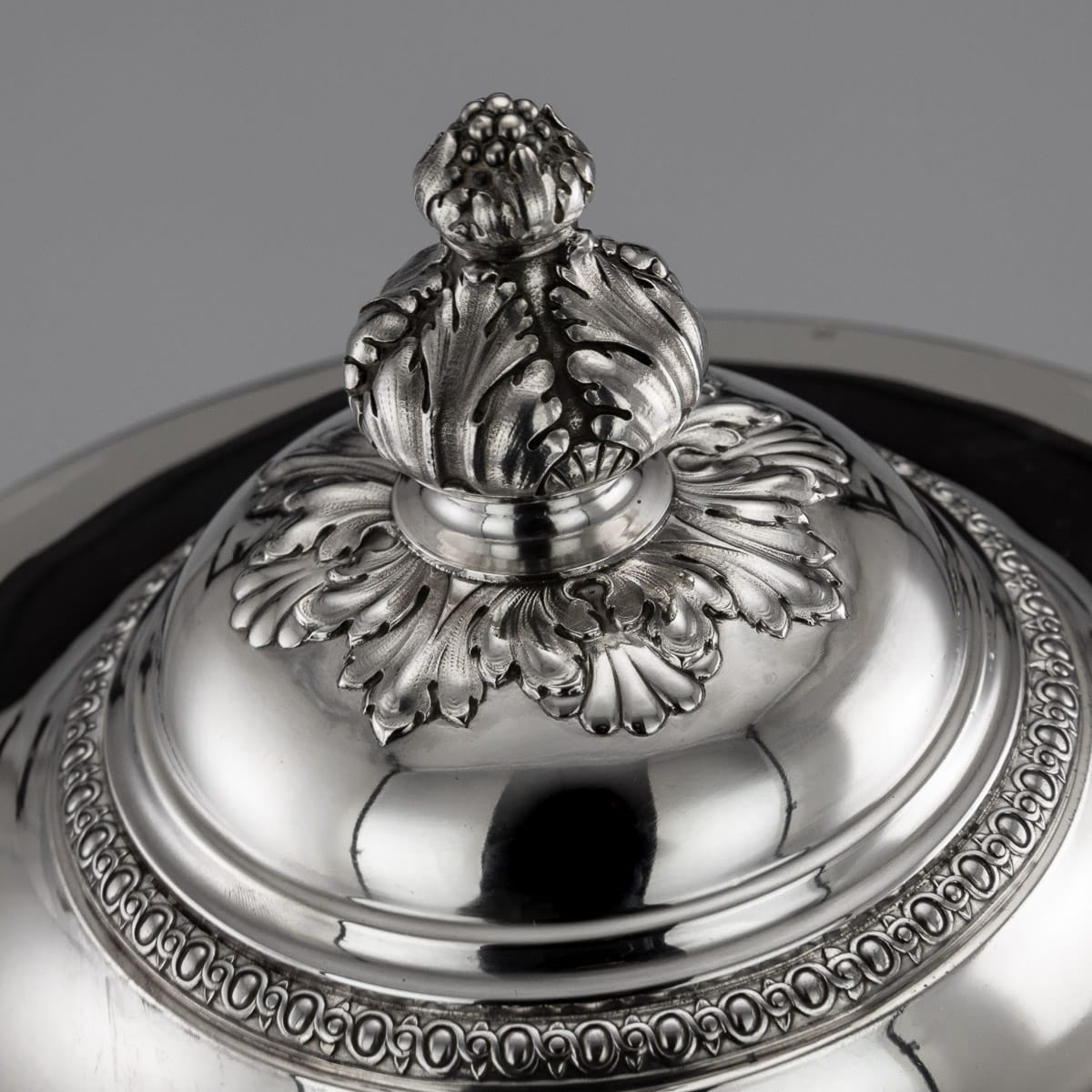ODIOT: AN EXCEPTIONAL 19TH CENTURY SOLID SILVER FRENCH DINNER SERVICE, PARIS, C. 1890 - Bild 16 aus 22