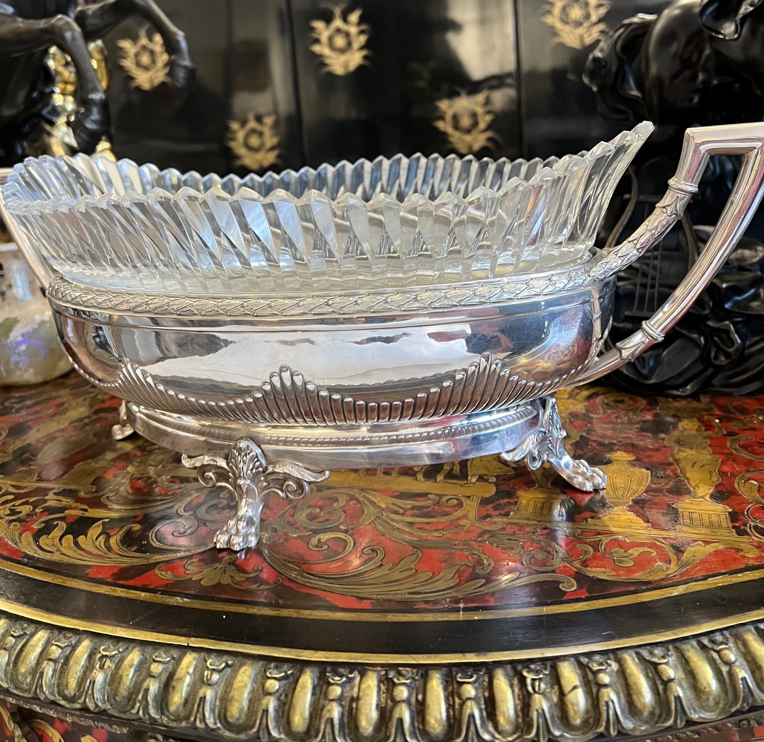 BOLIN: AN EARLY 20TH CENTURY SILVER AND CUT GLASS JARDINIERE C 1910 - Bild 8 aus 10