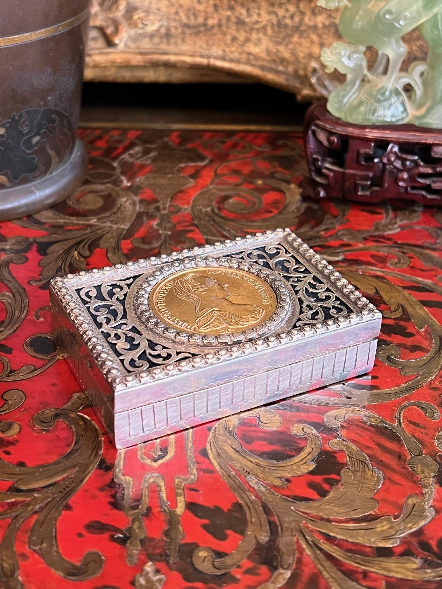 A RUSSIAN SILVER SNUFF BOX INLAID WITH A MARIA THERESA COIN