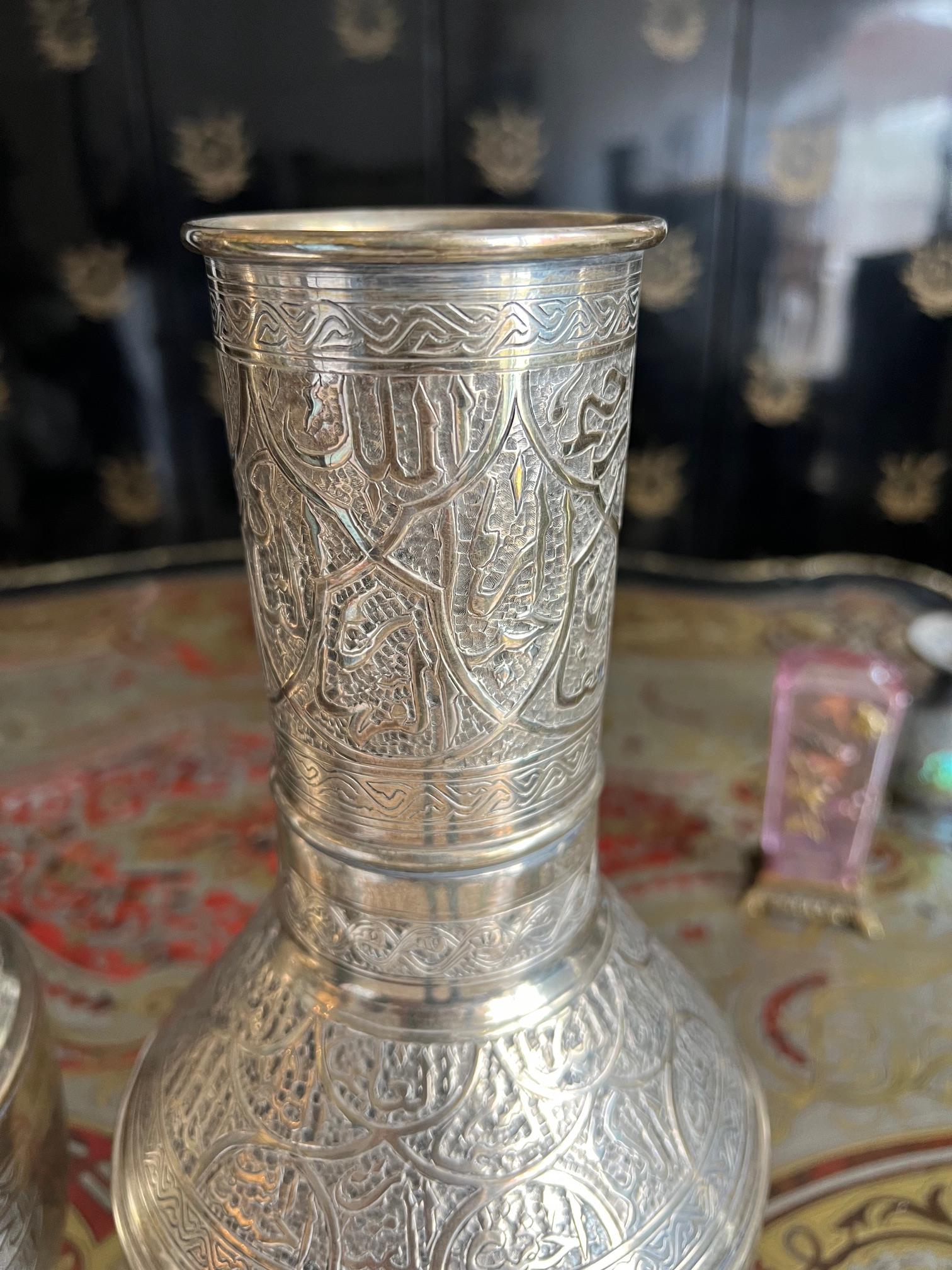 A PAIR OF SILVER ISLAMIC CALLIGRAPHIC VASES - Image 5 of 9