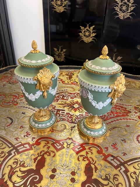 WEDGWOOD: A PAIR OF LATE 19TH CENTURY ORMOLU MOUNTED JASPER WARE VASES AND COVERS - Image 12 of 15