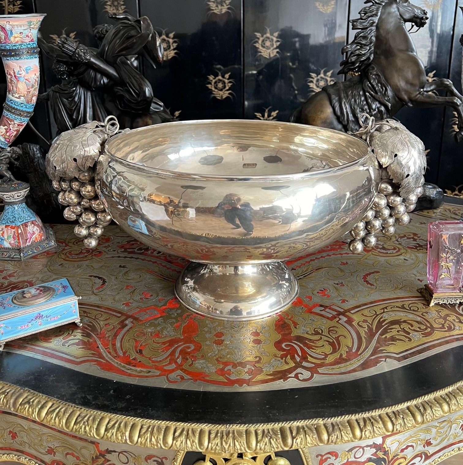 A MONUMENTAL BUCCELLATI STYLE STERLING SILVER PUNCH BOWL - Image 7 of 9