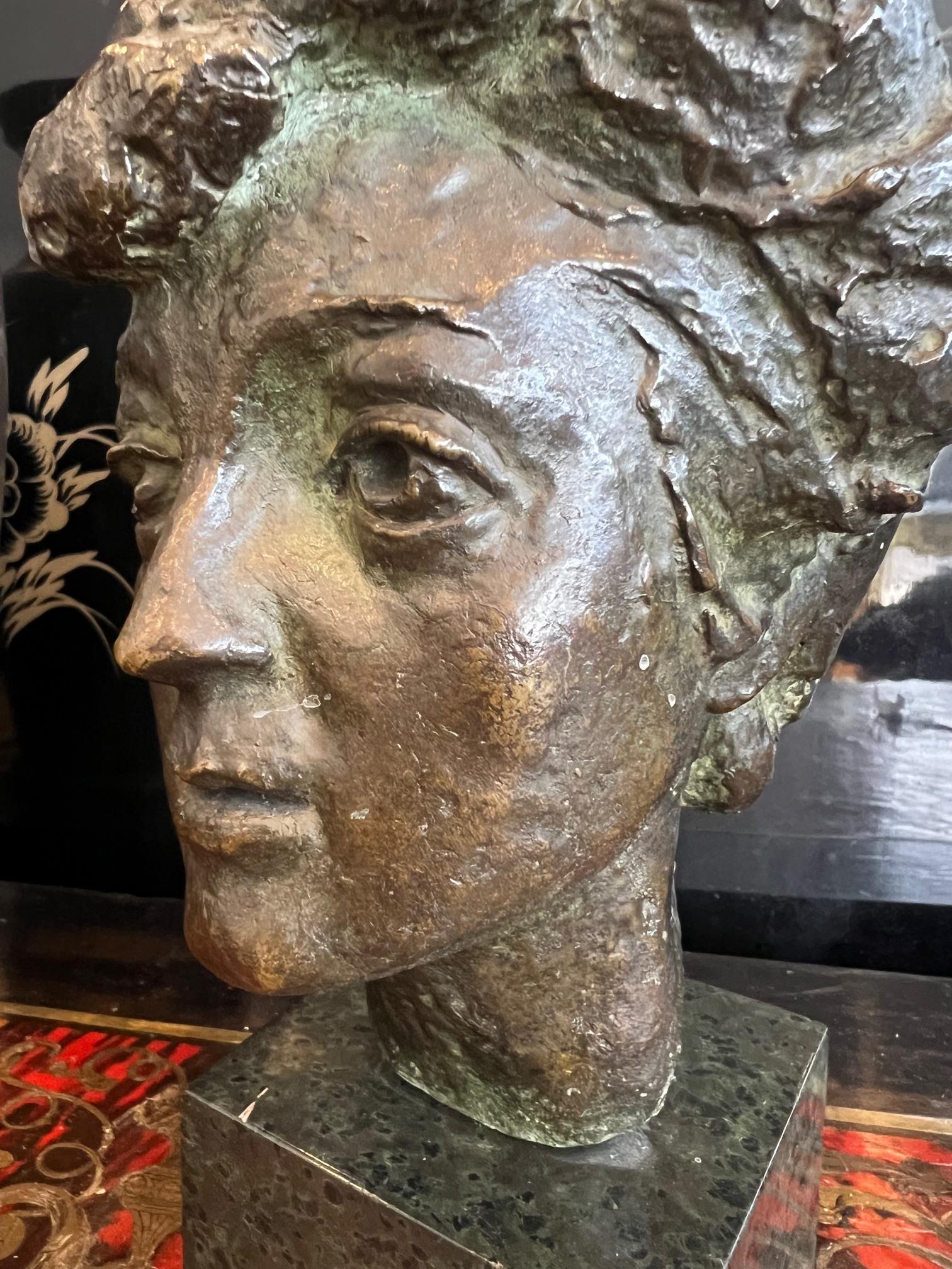 A SMALL BRONZE PORTRAIT BUST OF A WOMAN - Image 4 of 5