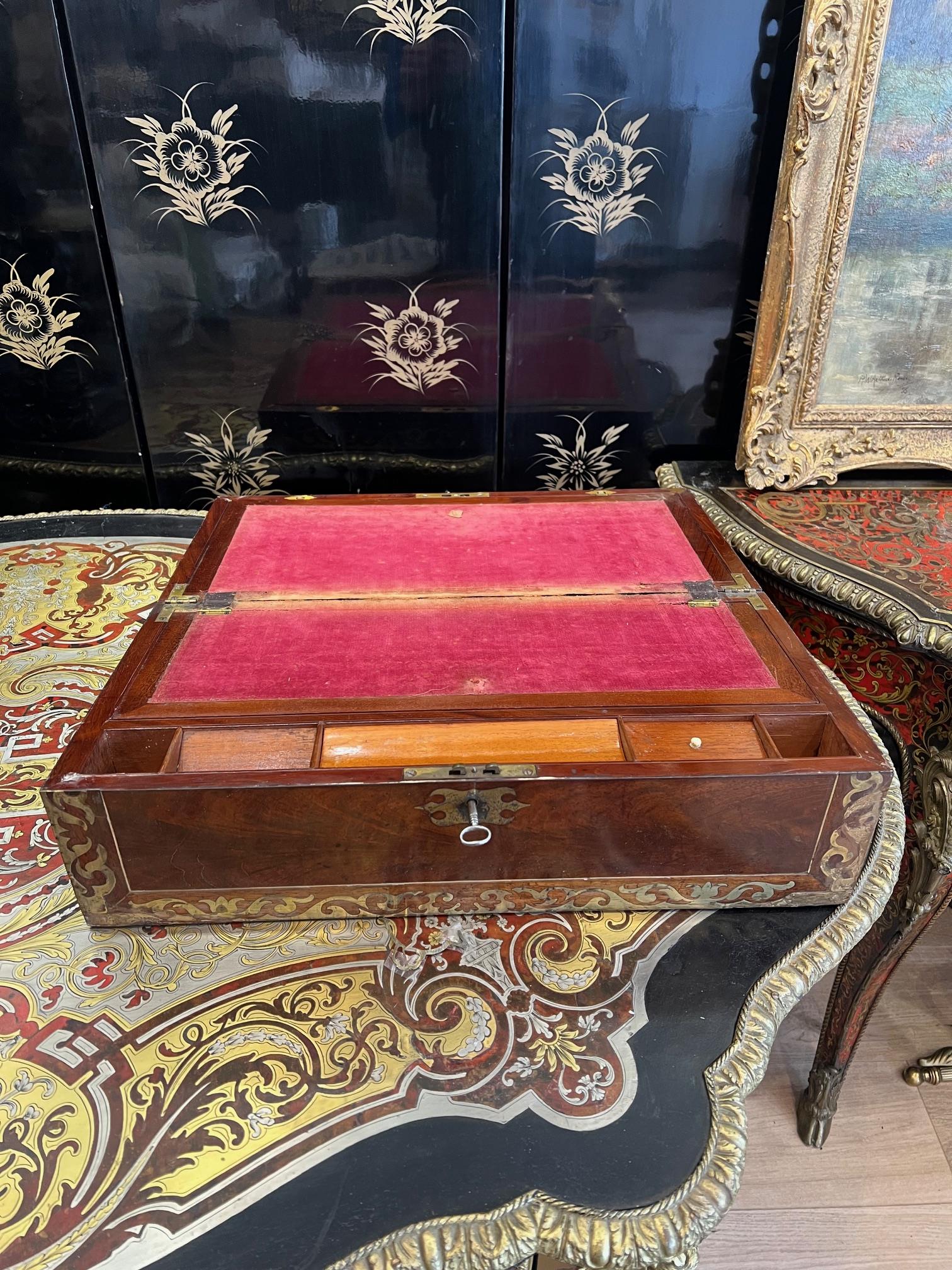 A 19TH CENTURY MAHOGANY AND CUT BRASS WRITING SLOPE - Image 2 of 4