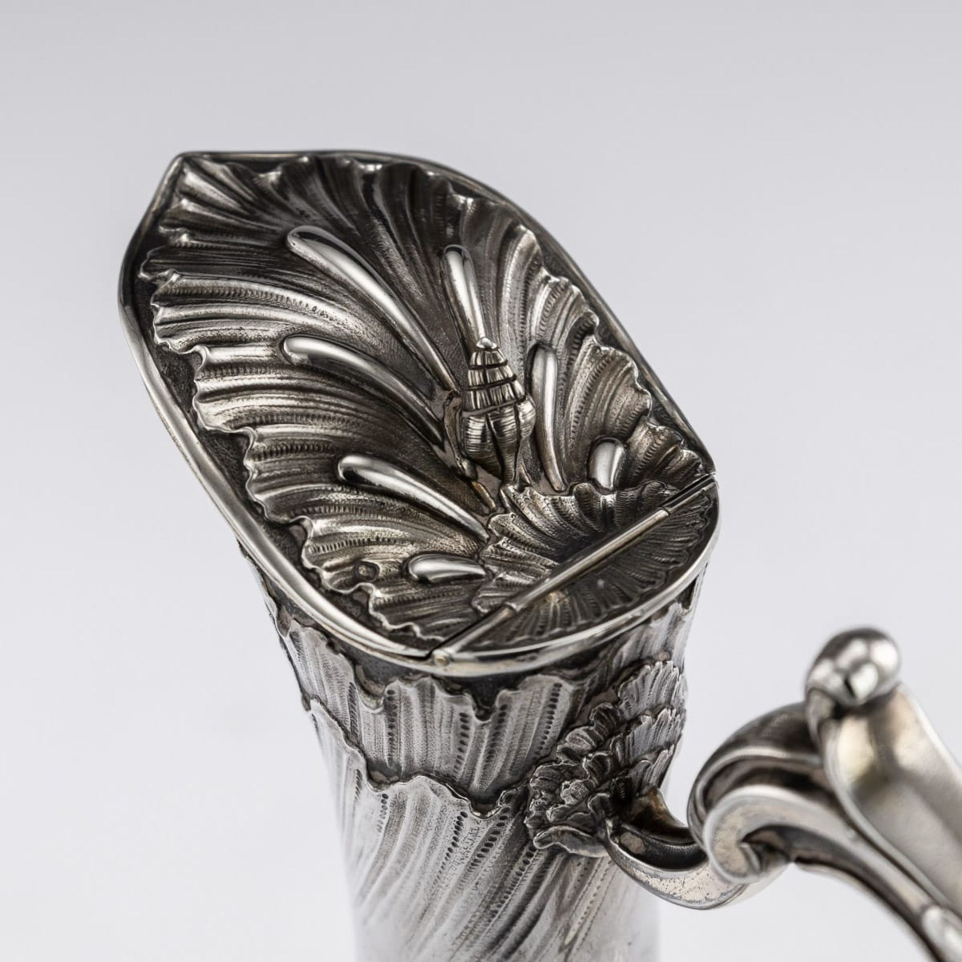 MAISON ODIOT: A PAIR OF 19TH CENTURY SILVER AND GLASS CLARET JUGS CIRCA 1890 - Image 12 of 16