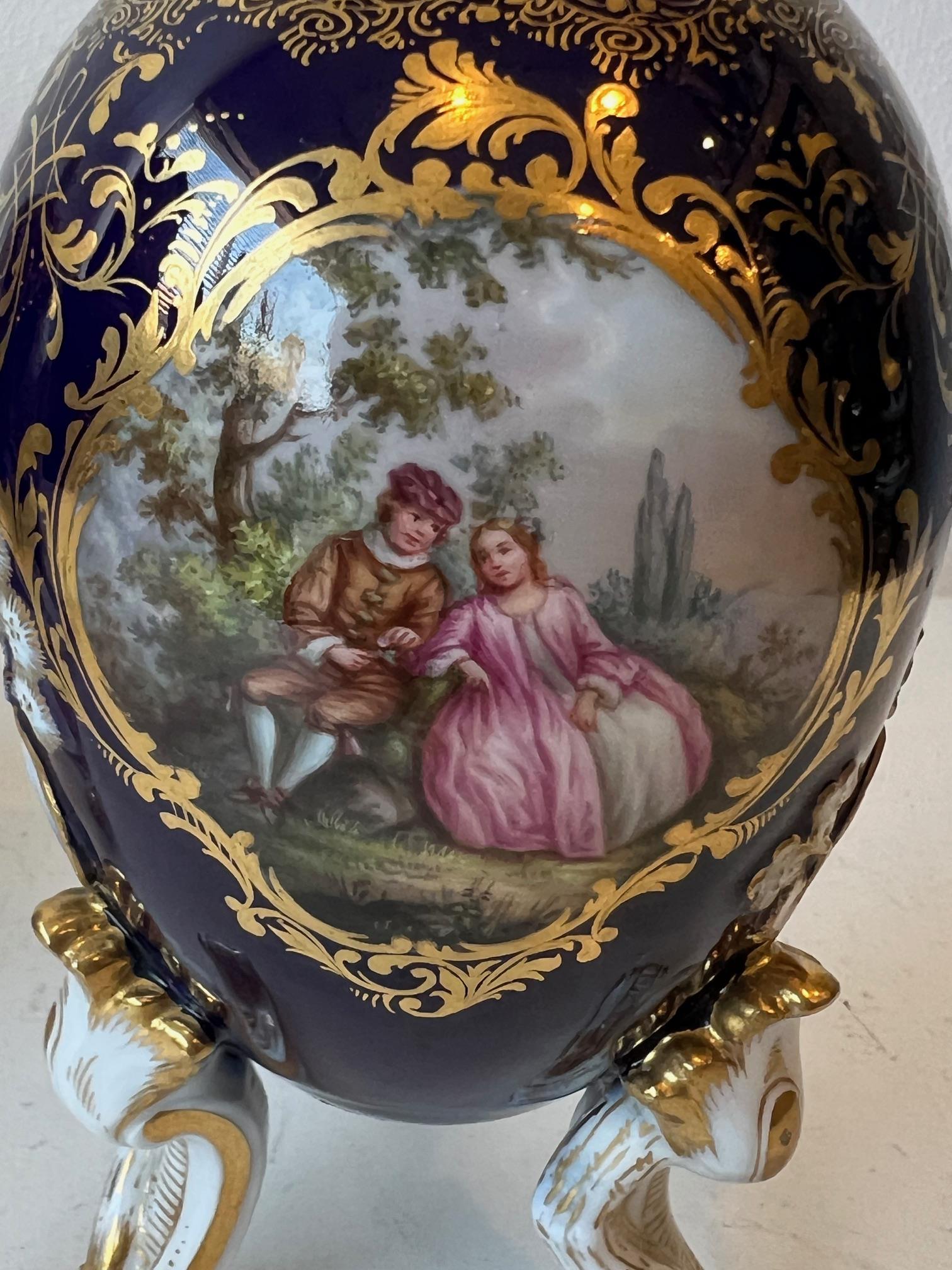 MEISSEN: A PAIR OF LATE 19TH / EARLY 20TH CENTURY PORCELAIN EGG SHAPED TEA CADDIES - Image 9 of 16