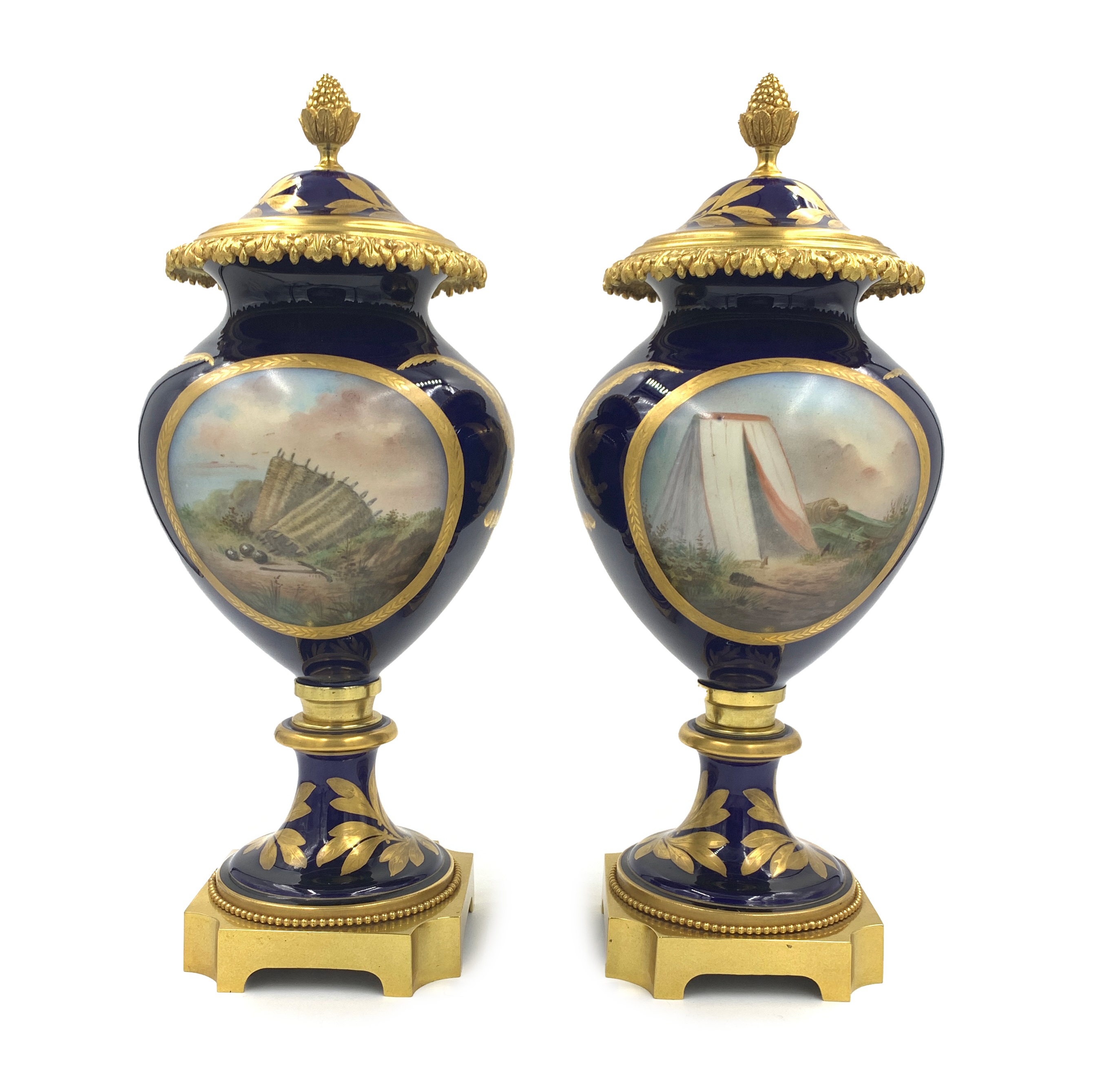 A FINE PAIR OF LATE 19TH / EARLY 20TH CENTURY SEVRES STYLE PORCELAIN NAPOLEON VASES - Image 4 of 14