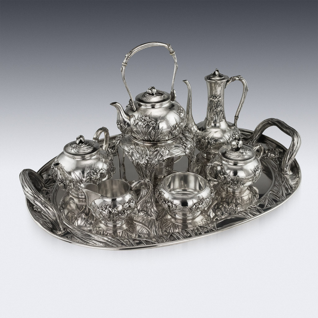 AN EXCEPTIONAL EARLY 20TH CENTURY JAPANESE SILVER TEA & COFFEE SERVICE ON TRAY C. 1900 - Bild 2 aus 31