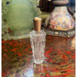 A 19TH CENTURY FRENCH CUT GLASS AND 18K GOLD PERFUME BOTTLE