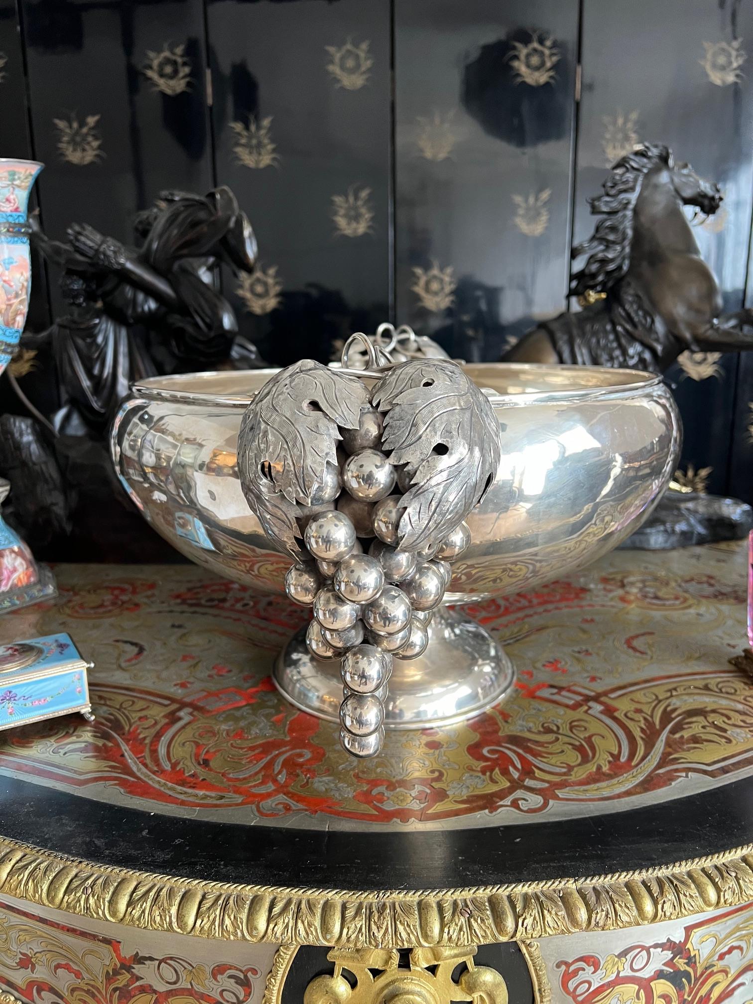 A MONUMENTAL BUCCELLATI STYLE STERLING SILVER PUNCH BOWL - Image 8 of 9