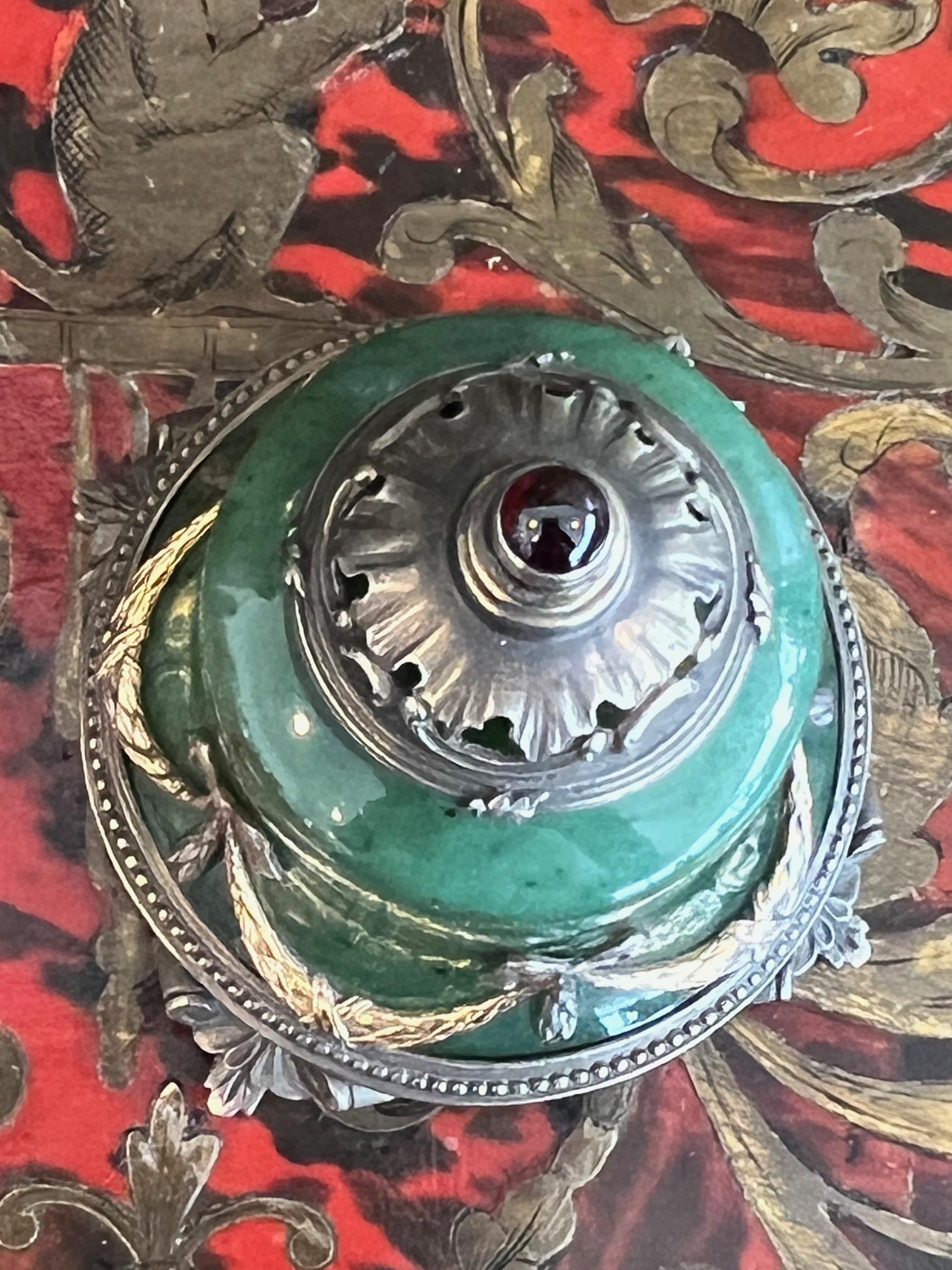 A FABERGE STYLE NEPHRITE JADE AND SILVER GILT TABLE BELL - Image 3 of 4