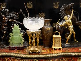 A LATE 19TH / EARLY 20TH CENTURY ORMOLU AND GLASS CENTREPIECE