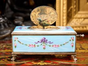 A FINE AND RARE EARLY 20TH CENTURY SILVER AND ENAMEL SINGING BIRD BOX FROM PALAIS ROYAL
