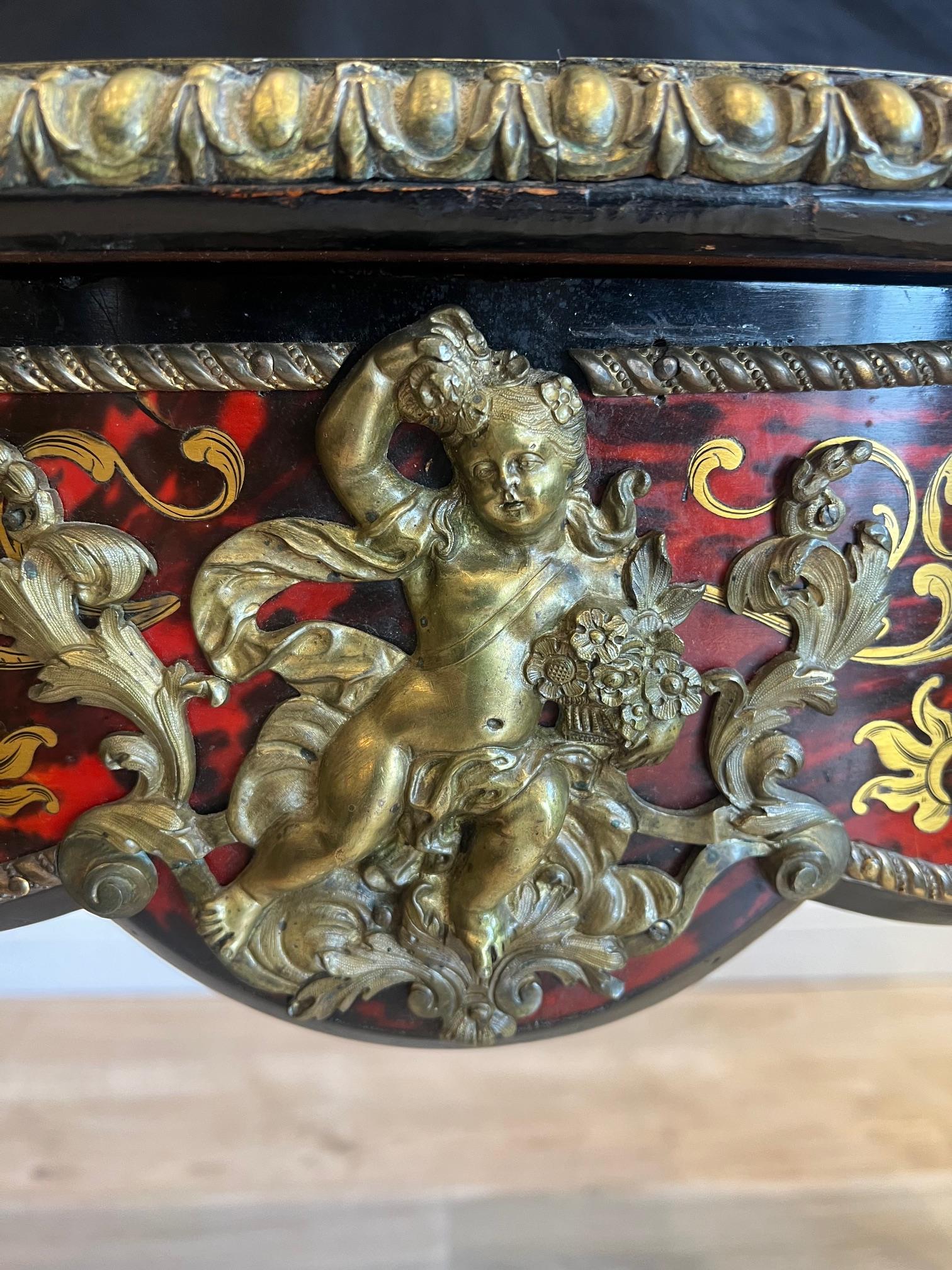 A FINE LATE 19TH CENTURY BOULLE STYLE TORTOISESHELL AND CUT BRASS CONSOLE TABLE - Image 6 of 6