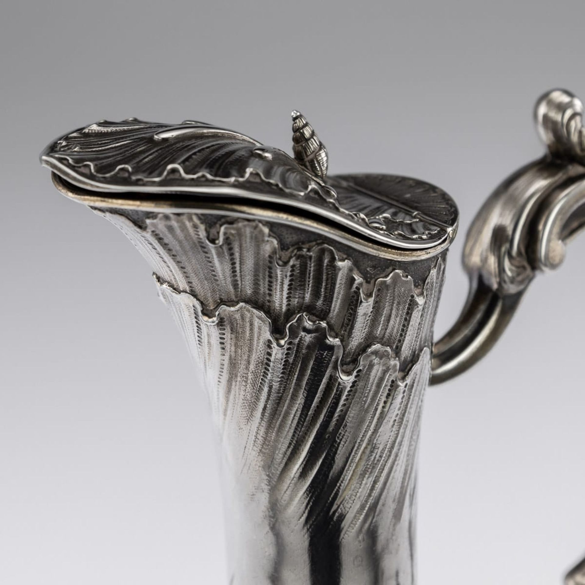 MAISON ODIOT: A PAIR OF 19TH CENTURY SILVER AND GLASS CLARET JUGS CIRCA 1890 - Image 10 of 16