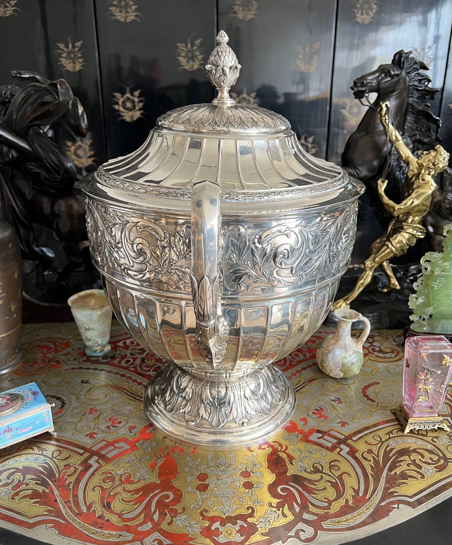 A MASSIVE SILVER CUP AND COVER, GERMAN, C. 1910 - Bild 2 aus 9