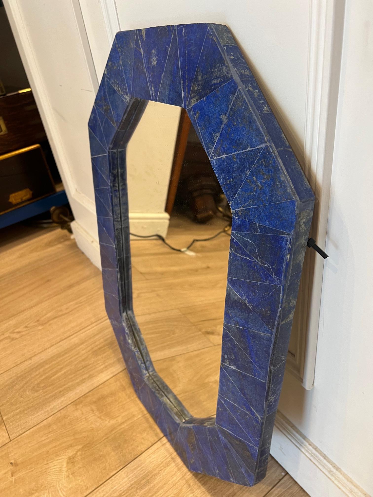 A LARGE LAPIS LAZULI MOUNTED WALL MIRROR - Image 7 of 7