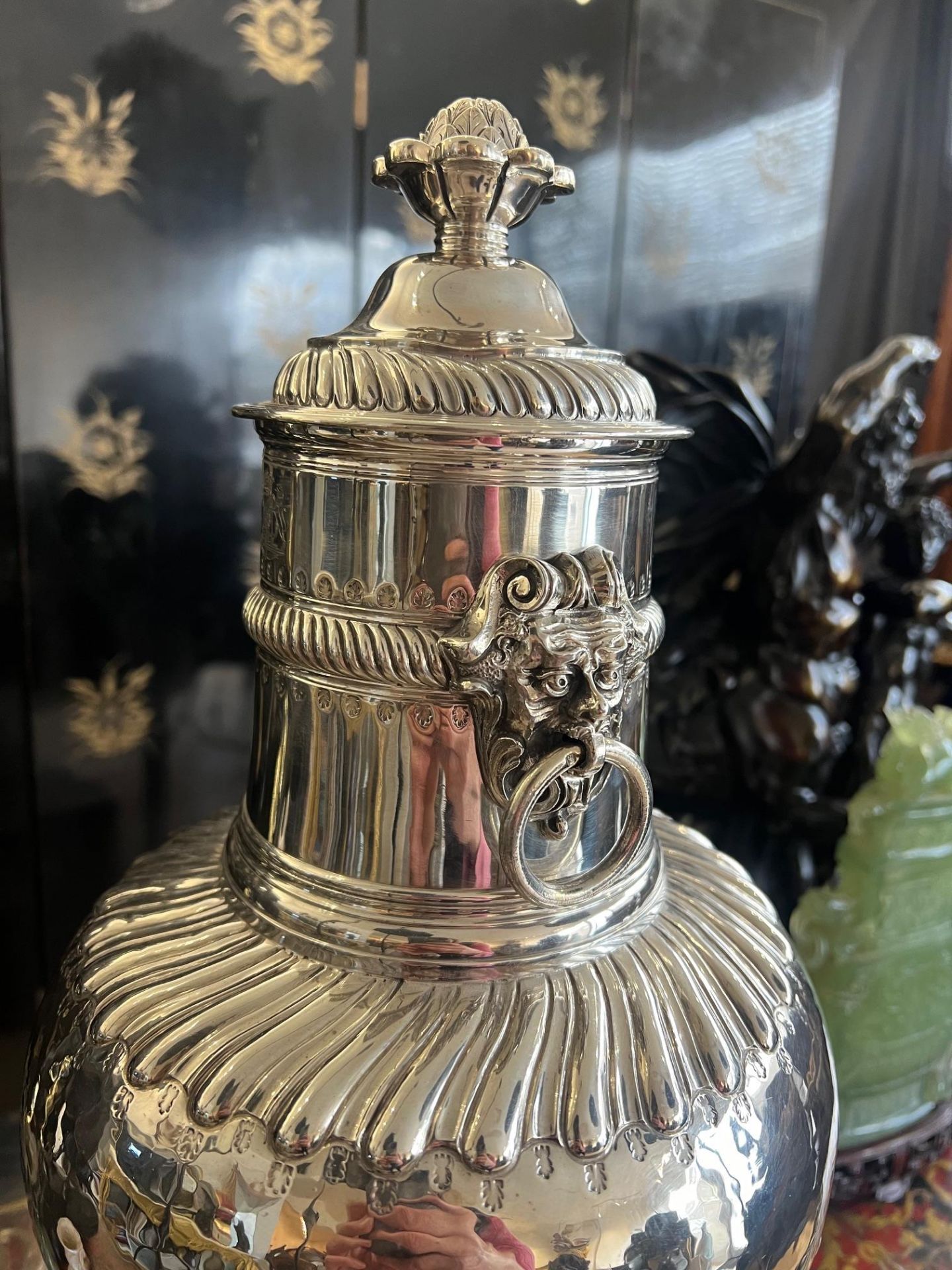 A MASSIVE 17TH CENTURY STYLE SILVER GINGER JAR C. 1927, BRITANNIA STANDARD 958 - Image 5 of 7