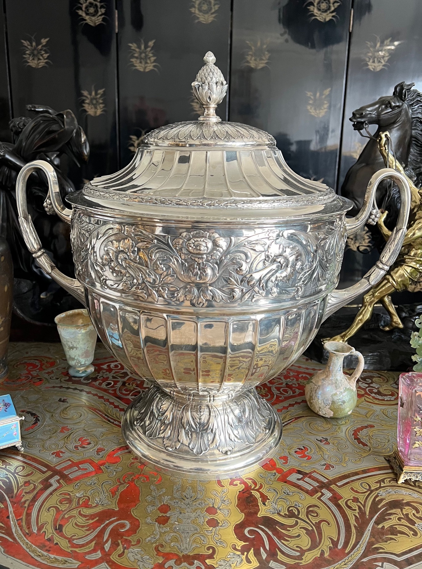 A MASSIVE SILVER CUP AND COVER, GERMAN, C. 1910 - Bild 4 aus 9