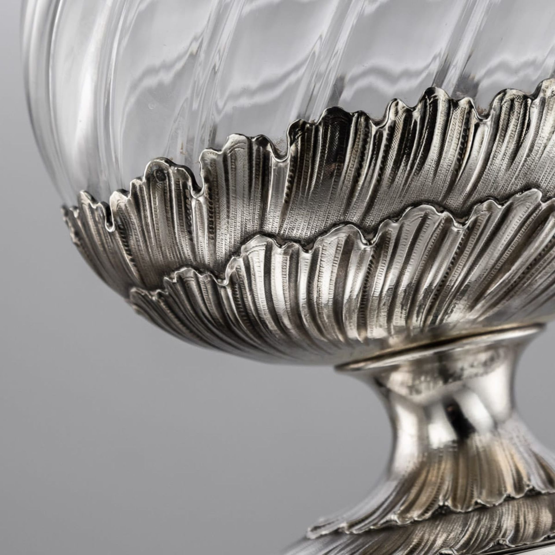 MAISON ODIOT: A PAIR OF 19TH CENTURY SILVER AND GLASS CLARET JUGS CIRCA 1890 - Image 15 of 16