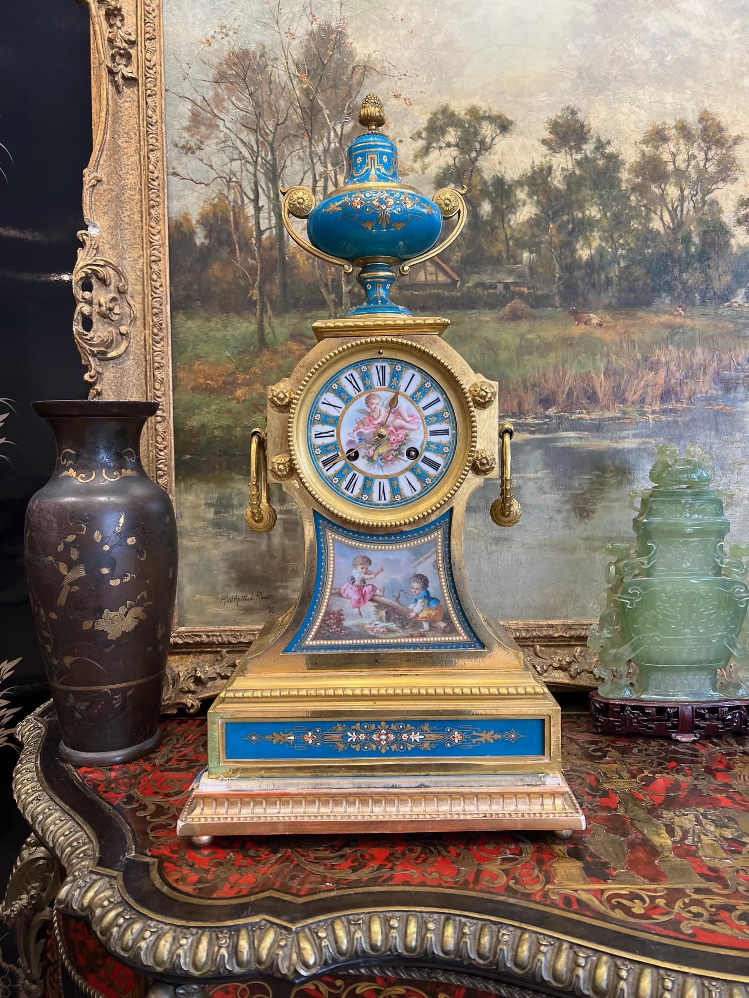 A FINE 19TH CENTURY PORCELAIN MANTEL CLOCK REPUTEDLY OWNED BY EMPRESS EUGENIE, WIFE OF NAPOLEON III - Image 2 of 8