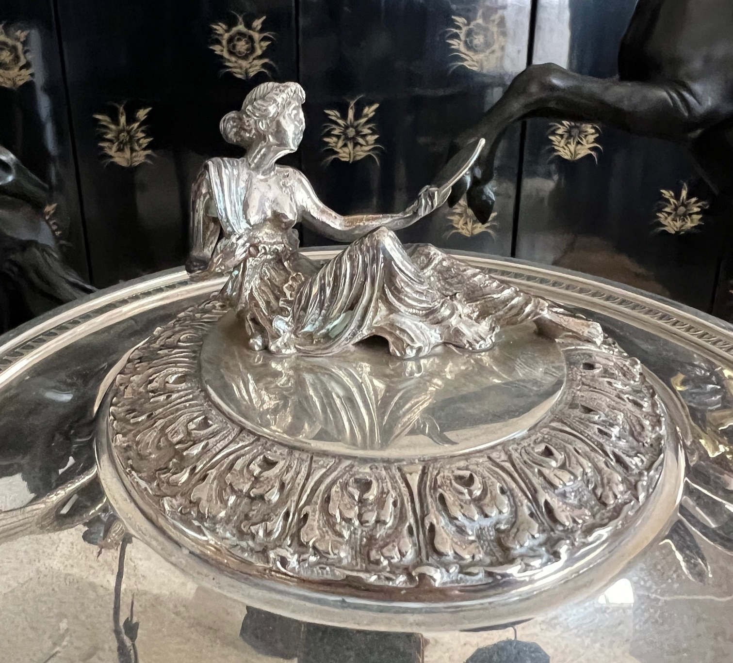 A VERY LARGE SILVER NEO-CLASSICAL STYLE URN AND COVER, ITALIAN, EARLY 20TH CENTURY - Bild 8 aus 13