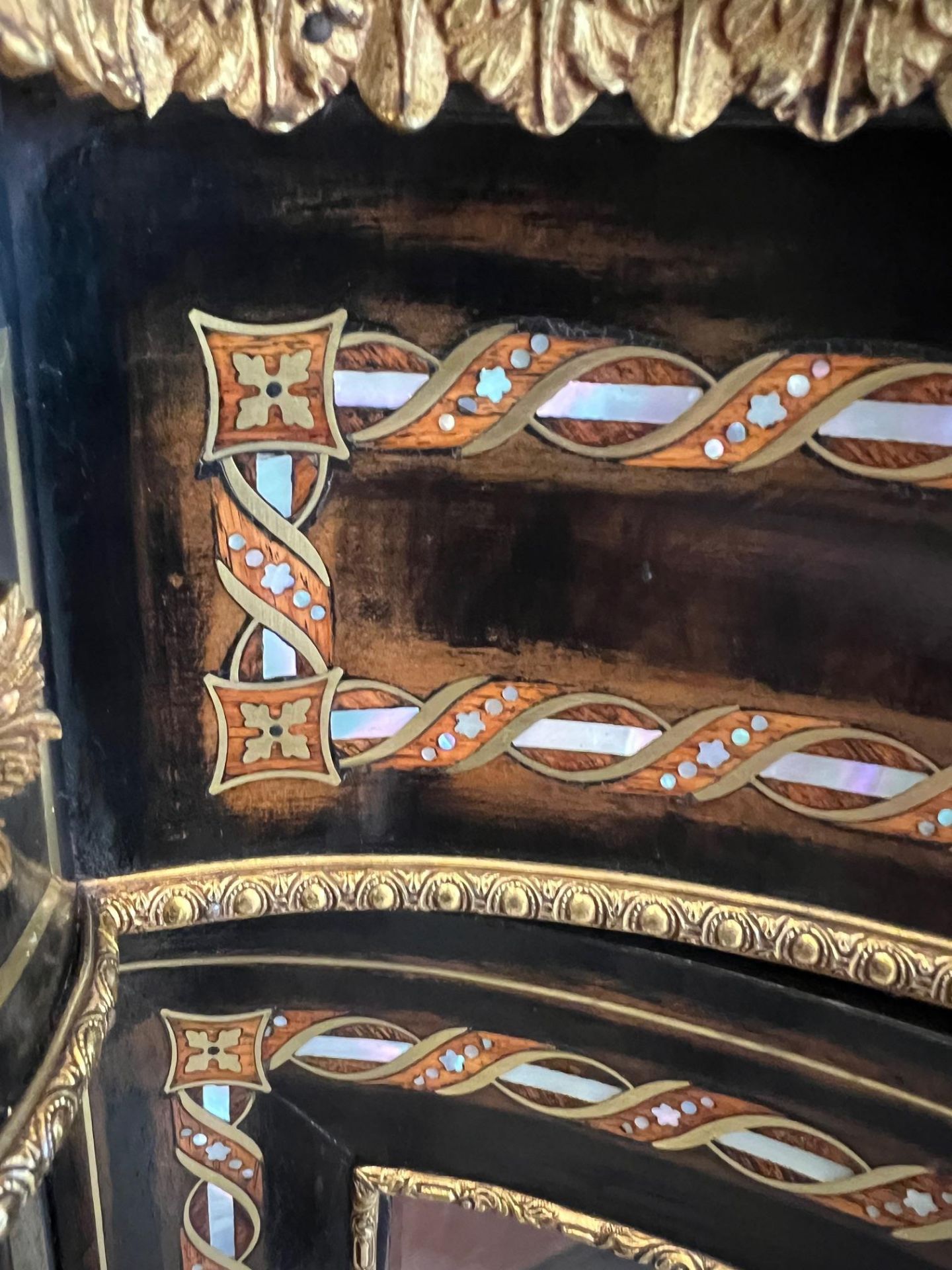 A FINE AND IMPRESSIVE 19TH CENTURY EBONISED, MOTHER OF PEARL AND ORMOLU MOUNTED CREDENZA - Image 2 of 8