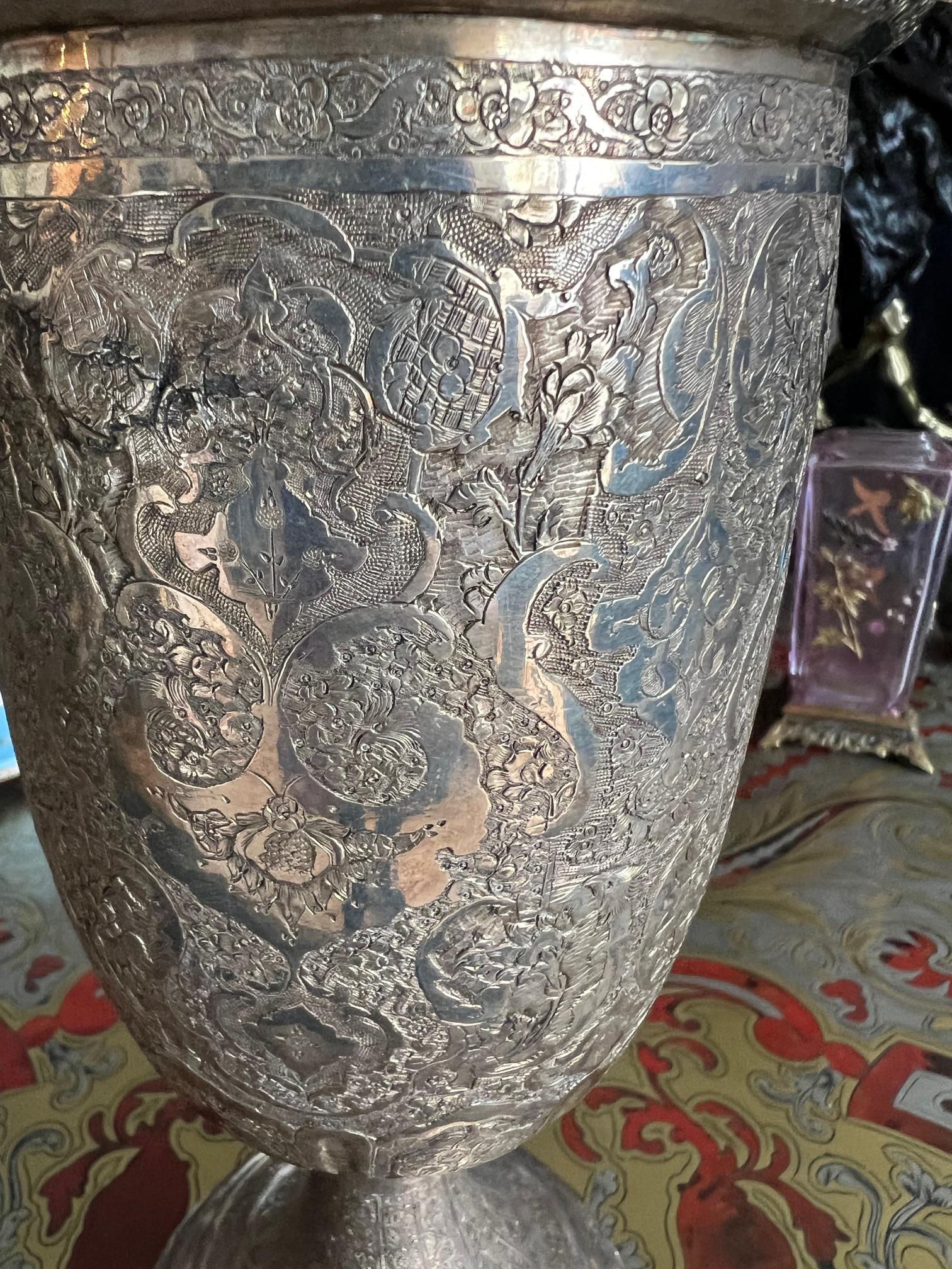 A PERSIAN SILVER TWIN HANDLED VASE - Image 9 of 10