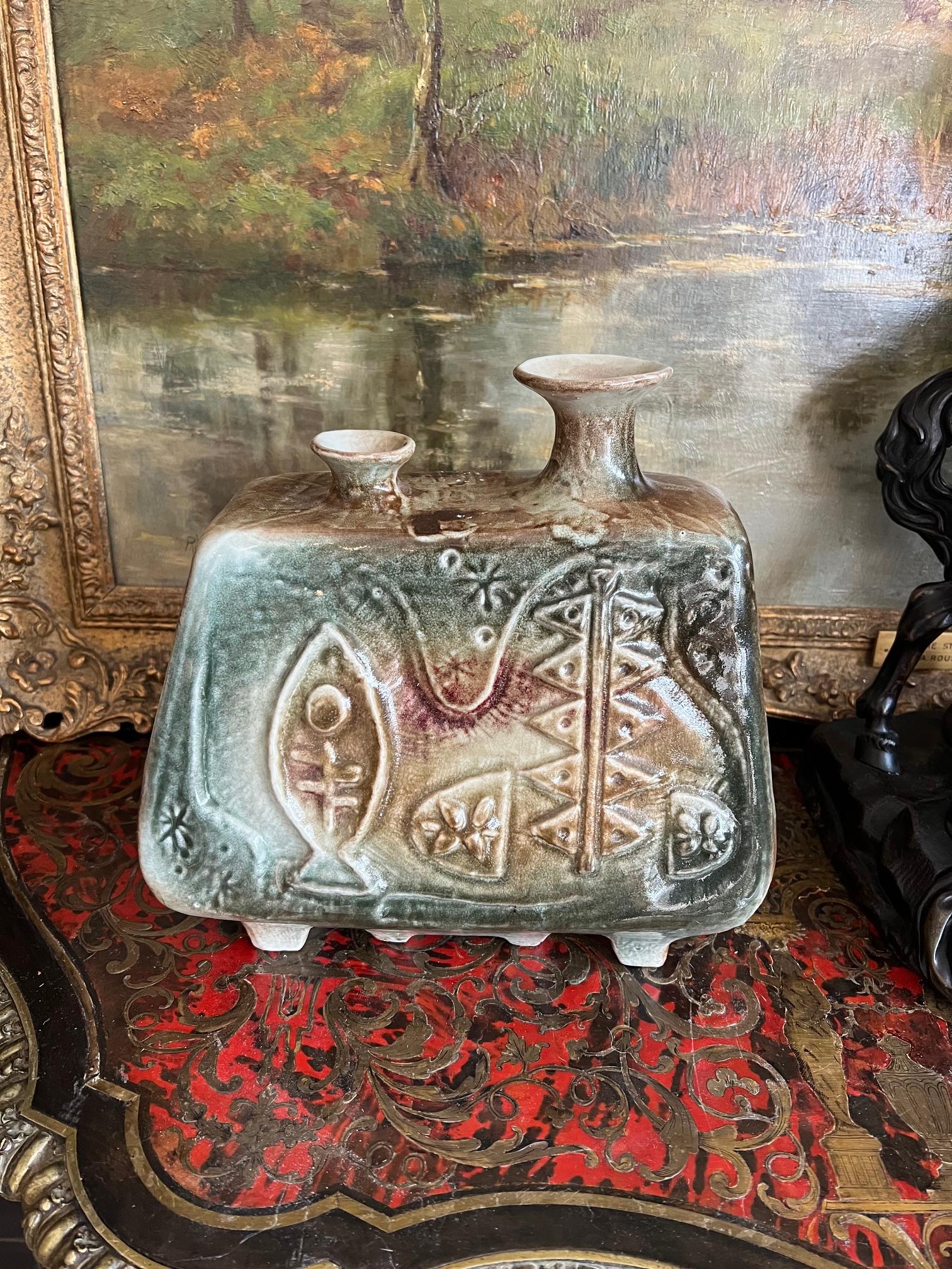 A 1960'S TROIKA STYLE RELIEF DECORATED DOUBLE VASE - Image 3 of 3