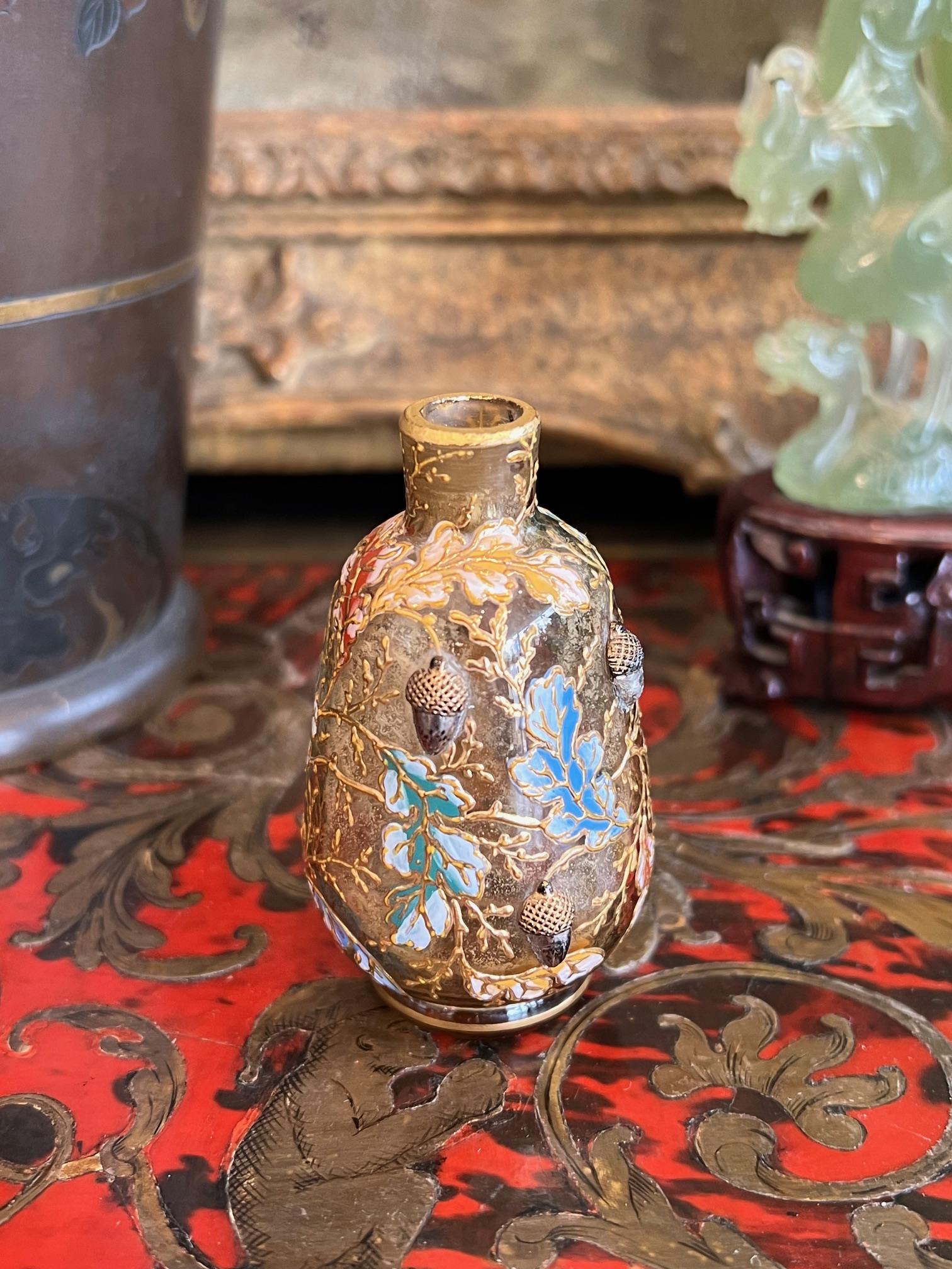A 19TH CENTURY GILT AND ENAMELLED GLASS MINIATURE VASE PROBABLY BY MOSER - Image 4 of 4
