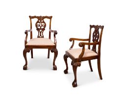 A PAIR OF EARLY 20TH CENTURY GEORGE III STYLE MAHOGANY ARMCHAIRS