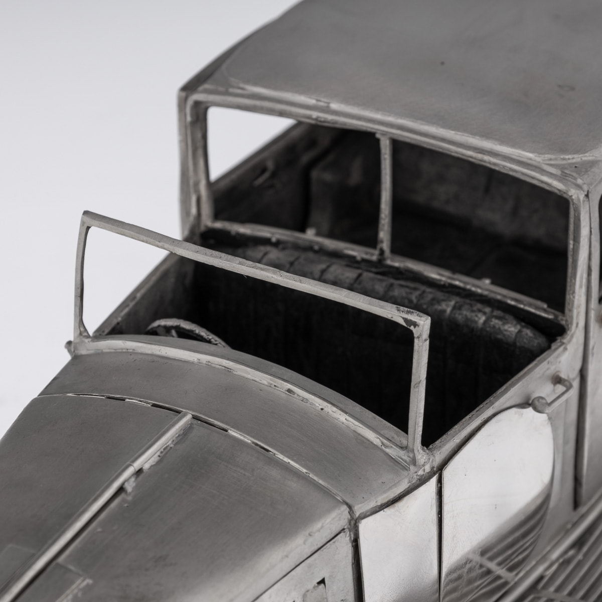 A SOLID SILVER BUGATTI ROYALE TYPE 41 MODEL CAR, MID 20TH CENTURY, L. DONATI, C. 1960 - Bild 26 aus 33