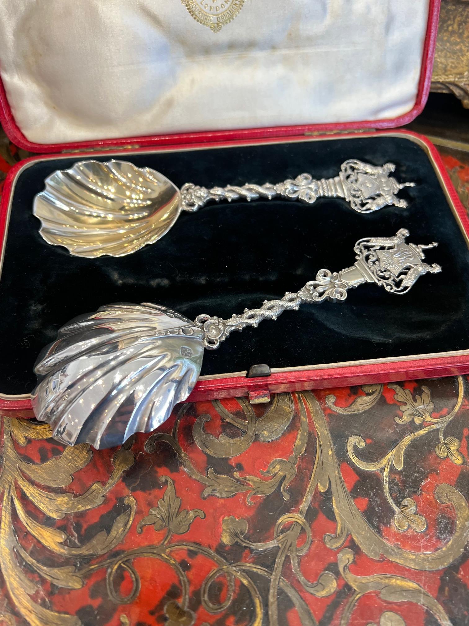 A SET OF SILVER SPOONS COMMEORATING THE SALTER'S COMPANY 1887 - Bild 3 aus 4