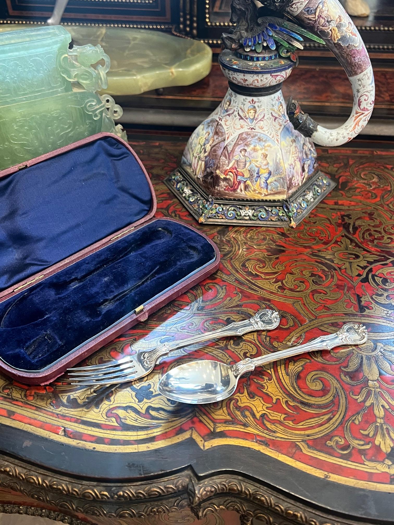 A 19TH CENTURY CASED SILVER FORK AND SPOON, LONDON, 1860 - Bild 3 aus 3