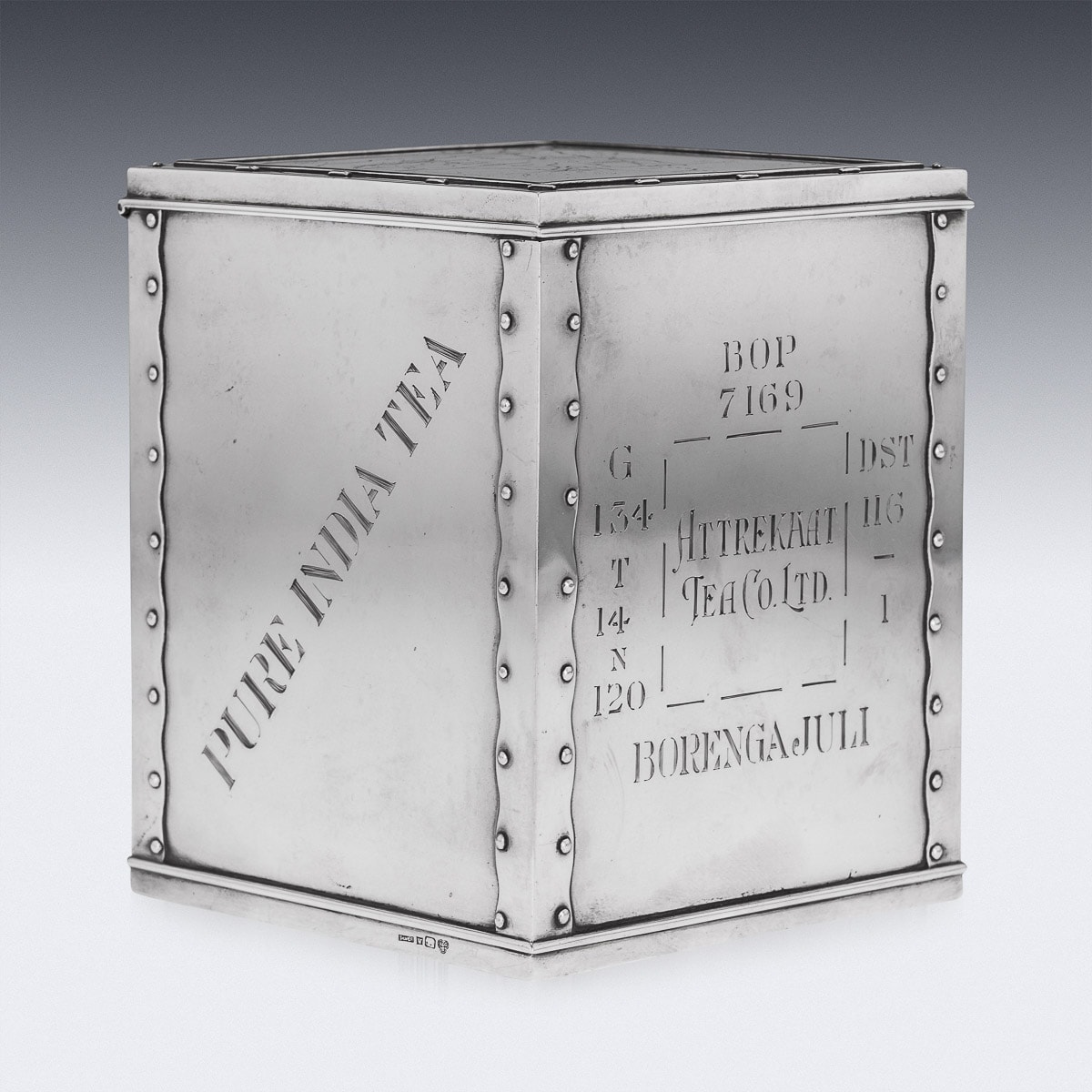 A RARE MID 20TH CENTURY INDIAN SOLID SILVER TEA CHEST SHAPED CADDY, HAMILTON & CO C. 1958 - Image 3 of 29