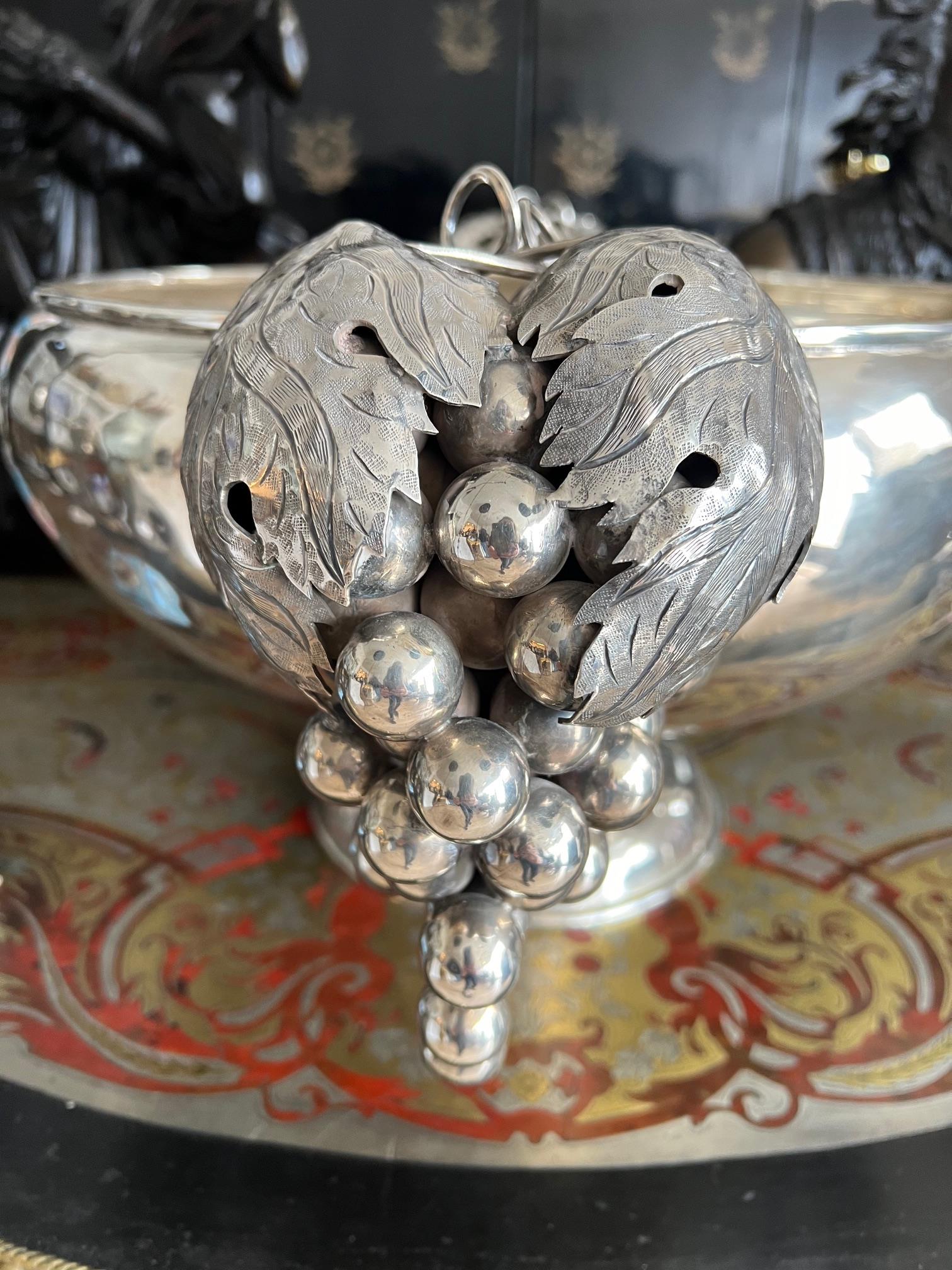 A MONUMENTAL BUCCELLATI STYLE STERLING SILVER PUNCH BOWL - Image 4 of 9
