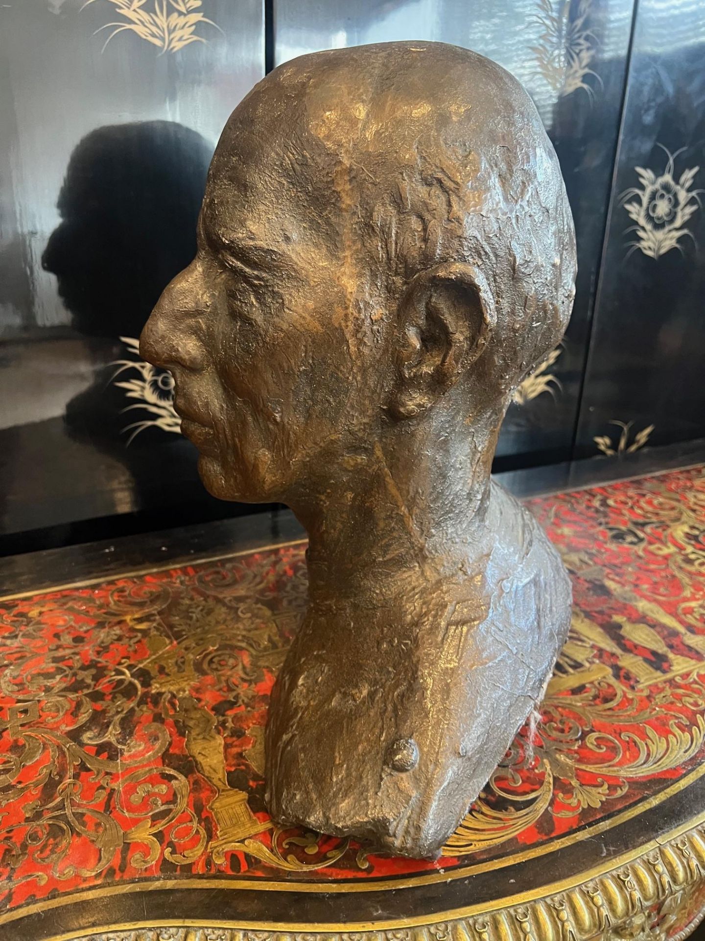 A LARGE 20TH CENTURY BRONZE PORTRAIT BUST OF A MAN - Image 4 of 6