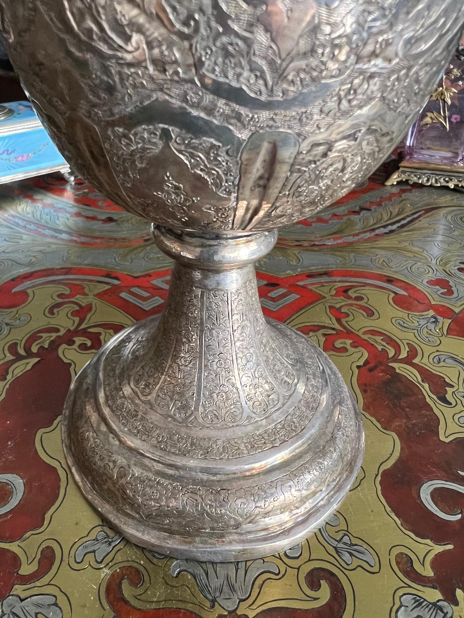 A PERSIAN SILVER TWIN HANDLED VASE - Image 5 of 10