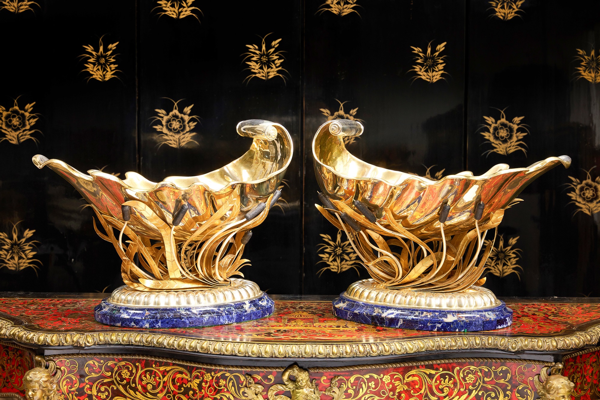 A LARGE PAIR OF STERLING SILVER, SILVER GILT AND LAPIS LAZULI WINE COOLERS BY MAPPIN & WEBB