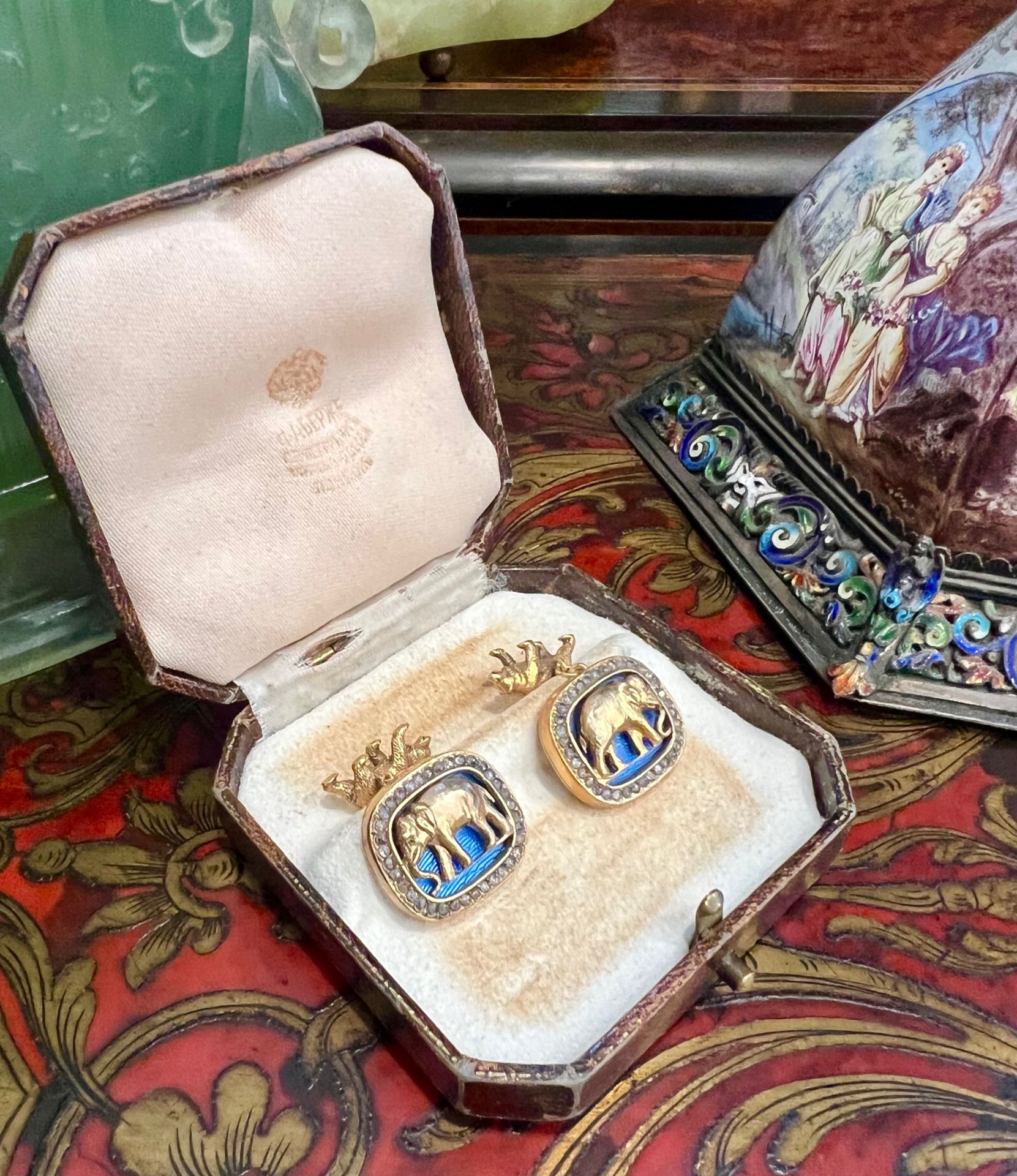 A PAIR OF FABERGE STYLE DIAMOND ENCRUSTED, SILVER GILT AND ENAMELLED CUFFLINKS - Image 5 of 13