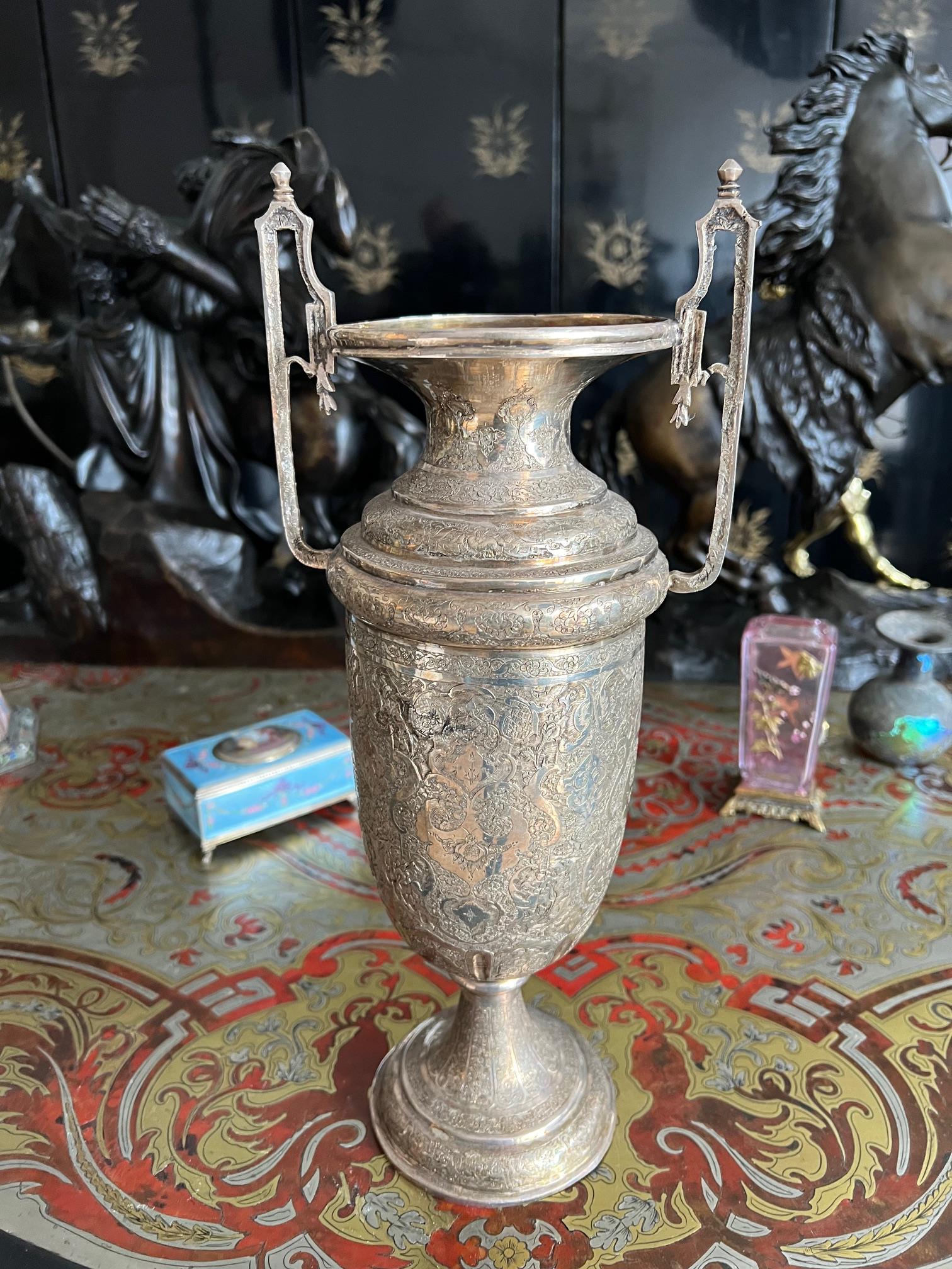 A PERSIAN SILVER TWIN HANDLED VASE - Image 3 of 10