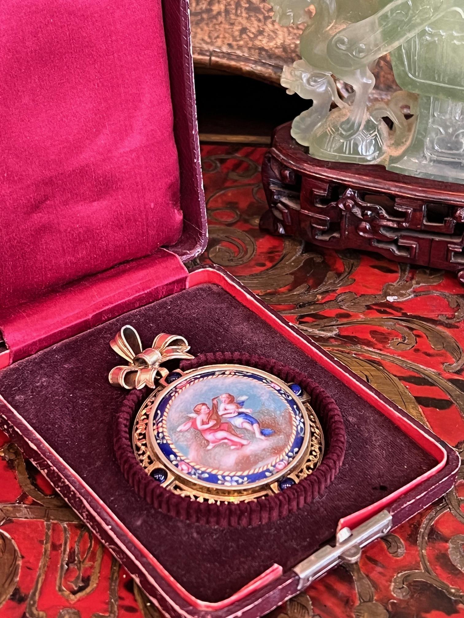 A 19TH CENTURY CONTINENTAL SILVER AND ENAMEL PENDANT LOCKET IN CASE