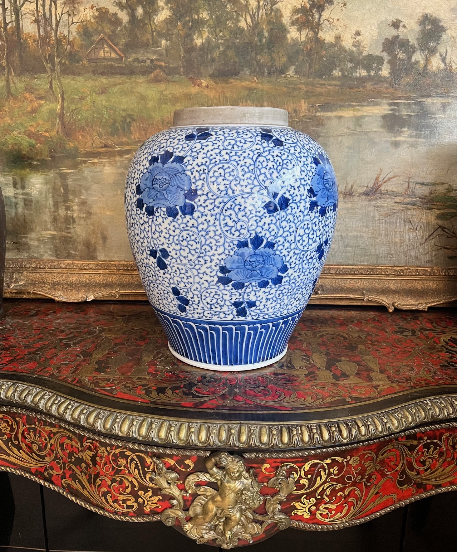 A LARGE CHINESE PORCELAIN BLUE AND WHITE VASE