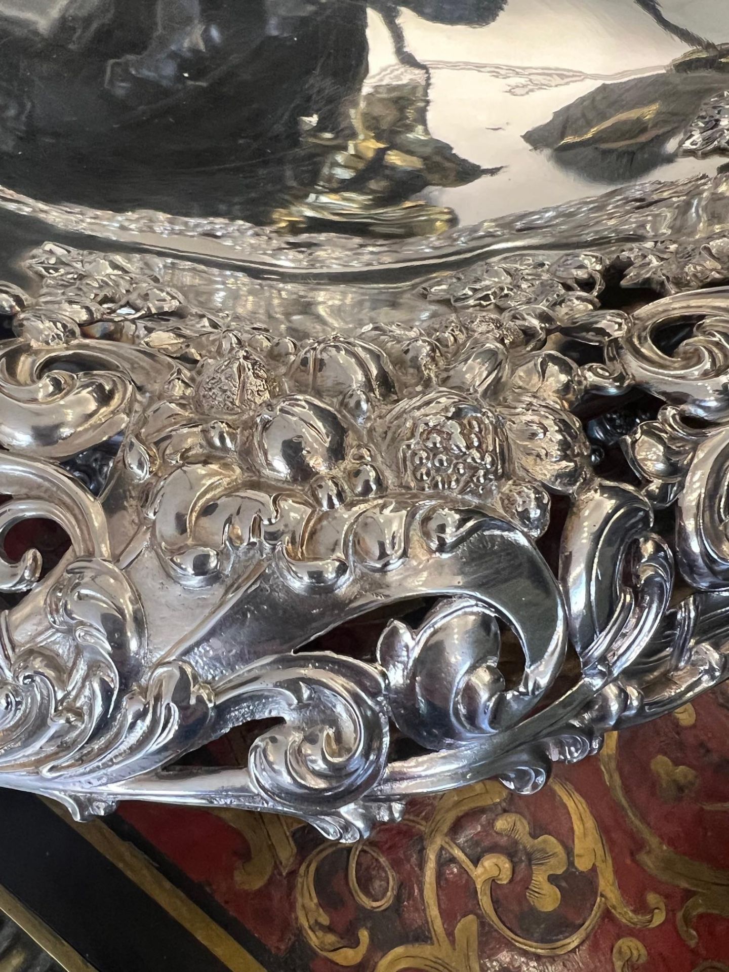 A VERY LARGE STERLING SILVER CENTREPIECE BY GORHAM, C. 1901 AMERICAN - Image 7 of 10