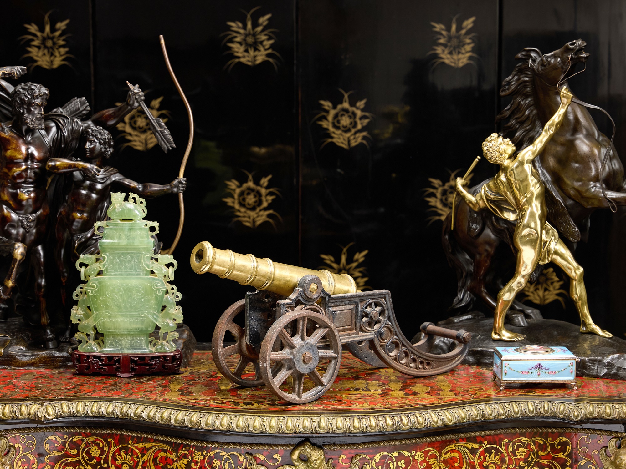 A LATE 19TH / EARLY 20TH CENTURY BRONZE AND CAST IRON MODEL OF A CANNON