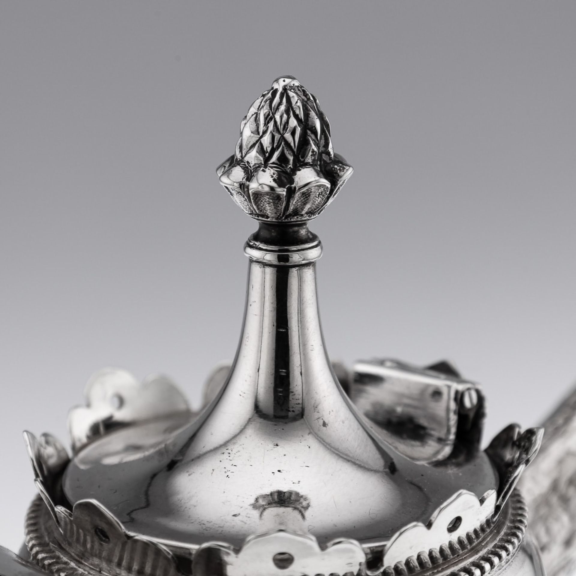 A 19TH CENTURY SILVER AND GLASS HUNTING CLARET JUG C. 1887 - Image 22 of 30