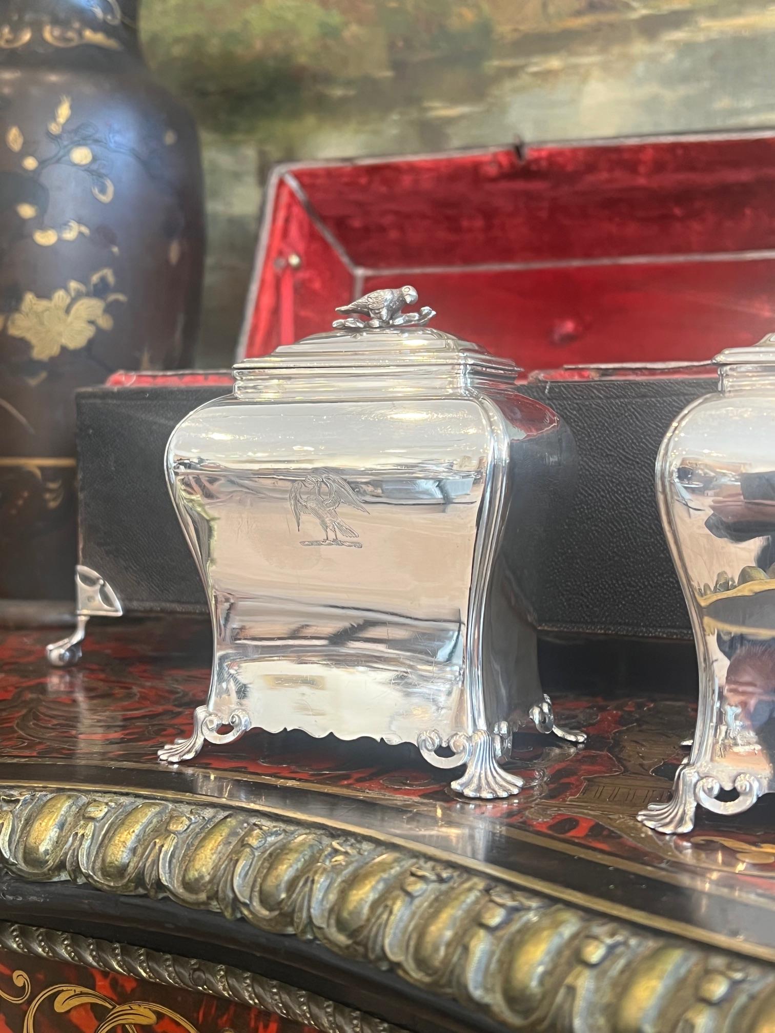 A FINE AND RARE CASED SET OF GEORGE II SILVER TEA CADDIES AND SUGAR BOX, LONDON, 1755, PIERRE GILLOI - Bild 12 aus 17